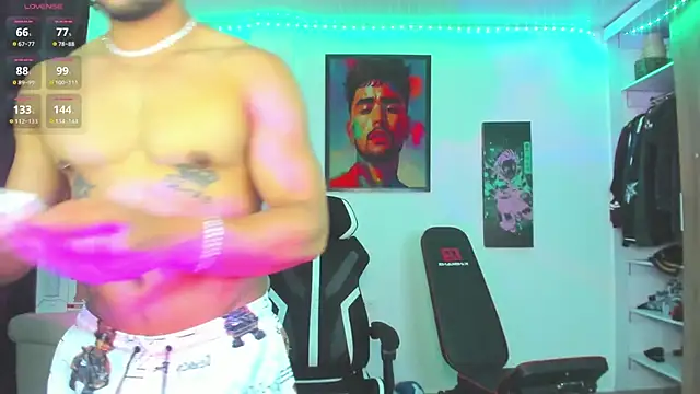 Snapshot of JordanRossie chatting on September 28, 8:58 pm JordanRossie online show from September 28, 8:58 pm