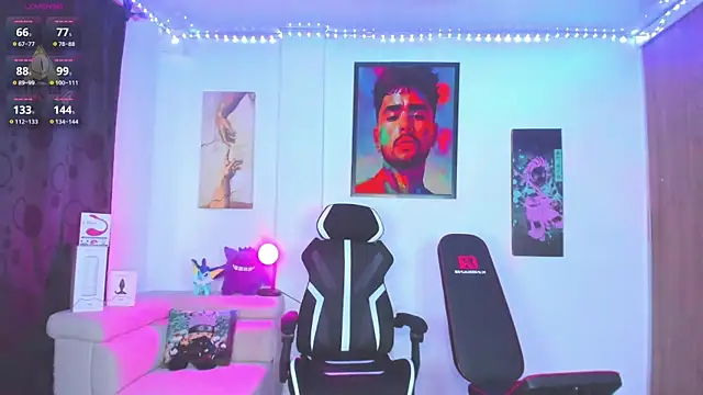 Snapshot of JordanRossie chatting on October 3, 12:24 pm JordanRossie online show from October 3, 12:24 pm