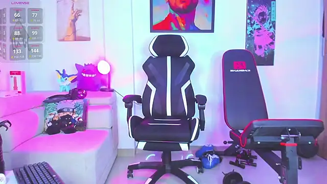 Snapshot of JordanRossie chatting on October 5, 12:20 am JordanRossie online show from October 5, 12:20 am