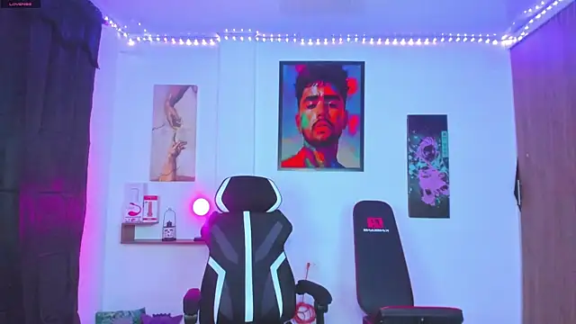 Snapshot of JordanRossie chatting on October 8, 1:25 am JordanRossie online show from October 8, 1:25 am