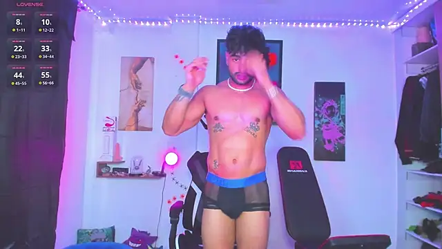 Snapshot of JordanRossie chatting on October 14, 1:34 pm JordanRossie online show from October 14, 1:34 pm