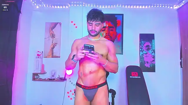 Snapshot of JordanRossie chatting on October 16, 12:11 am JordanRossie online show from October 16, 12:11 am