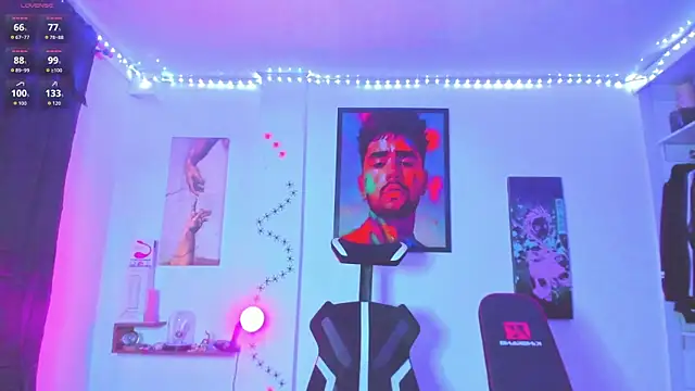 Snapshot of JordanRossie chatting on October 18, 12:24 am JordanRossie online show from October 18, 12:24 am