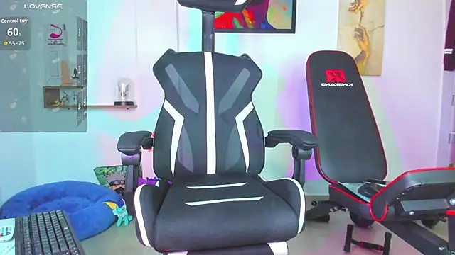 Snapshot of JordanRossie chatting on October 25, 11:43 pm JordanRossie online show from October 25, 11:43 pm