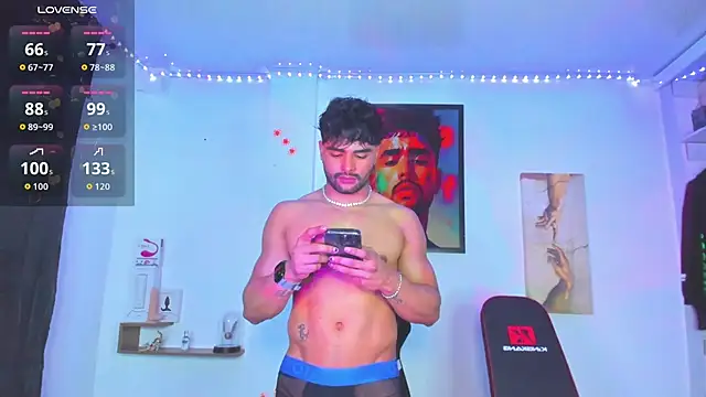 Snapshot of JordanRossie chatting on October 28, 12:03 am JordanRossie online show from October 28, 12:03 am