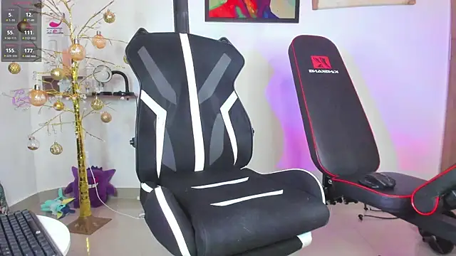 Snapshot of JordanRossie chatting on December 13, 7:53 pm JordanRossie online show from December 13, 7:53 pm