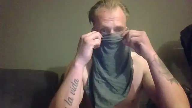 Snapshot of steef070 chatting on May 15, 11:23 pm steef070 online show from May 15, 11:23 pm