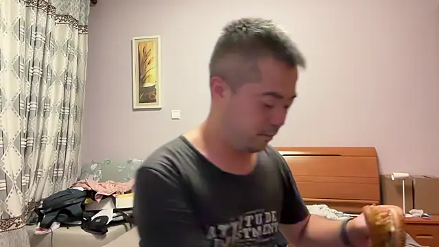 Snapshot of Mr_Dog chatting on September 19, 11:11 am Mr Dog online show from September 19, 11:11 am