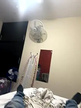 Snapshot of dannybs05 chatting on October 17, 5:43 am dannybs05 online show from October 17, 5:43 am