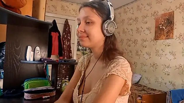 Snapshot of QutieDaSweet chatting on September 22, 6:15 am QutieDaSweet online show from September 22, 6:15 am