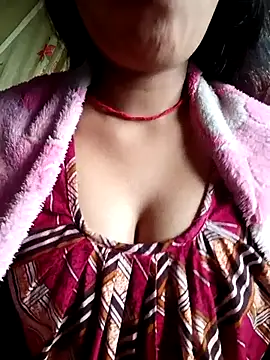 Snapshot of soni2005 chatting on February 12, 2:39 am soni2005 online show from February 12, 2:39 am