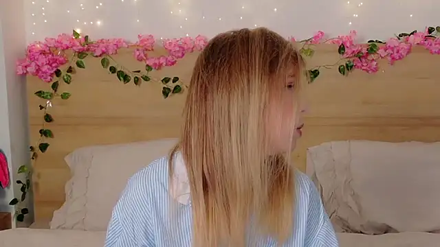 Lilith Bonheur online show from October 29, 8:43 pm