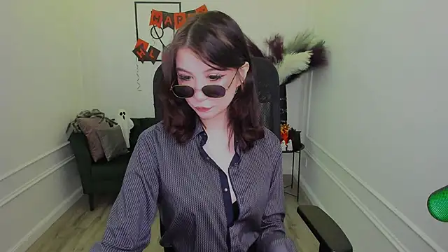 Snapshot of MeLLSawertyq chatting on October 31, 7:37 pm MeLLSawertyq online show from October 31, 7:37 pm