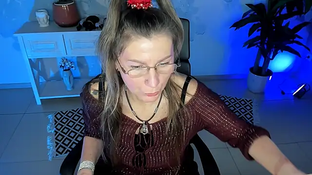 Snapshot of UmaSpace chatting on November 30, 5:11 am UmaSpace online show from November 30, 5:11 am