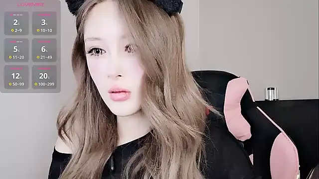 QiaoHui online show from December 2, 8:59 pm