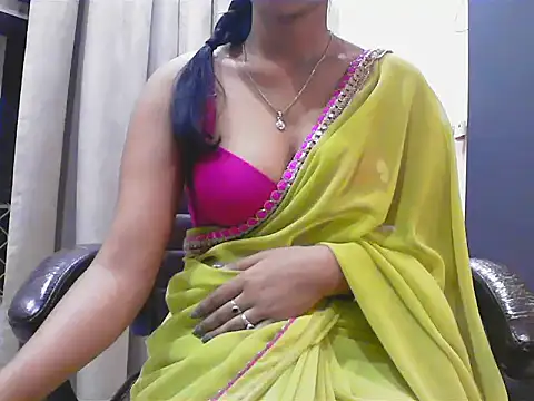 Snapshot of short_girl_ chatting on October 8, 4:37 pm short girl  online show from October 8, 4:37 pm