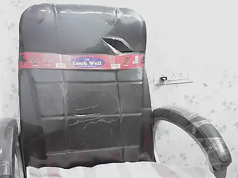 short girl  online show from April 11, 2:43 pm