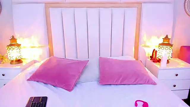 LaylaaDoll online show from April 11, 7:40 pm