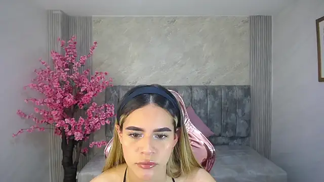 Snapshot of lilith4_s chatting on October 11, 8:29 pm lilith4 s online show from October 11, 8:29 pm
