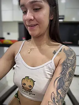 Snapshot of Isabella-Teen chatting on November 27, 2:13 am Isabella-Teen online show from November 27, 2:13 am