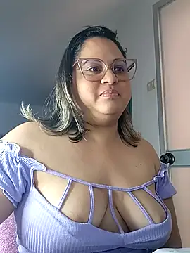 Snapshot of Chiki_hot92 chatting on October 16, 8:21 pm Chiki hot92 online show from October 16, 8:21 pm