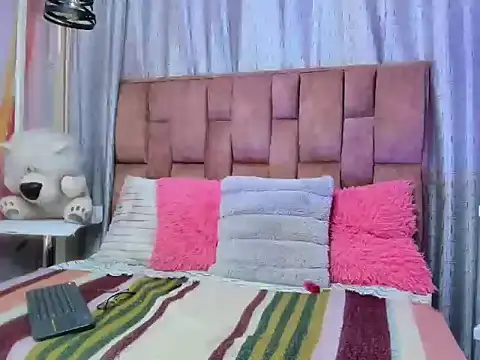 alix noa online show from November 14, 7:45 pm