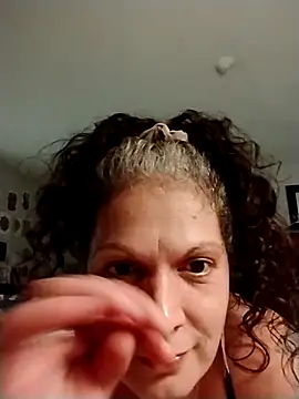 Snapshot of LilTinyWoman chatting on October 9, 2:15 pm LilTinyWoman online show from October 9, 2:15 pm