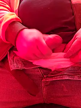 Snapshot of matatan0323 chatting on December 4, 8:50 pm matatan0323 online show from December 4, 8:50 pm