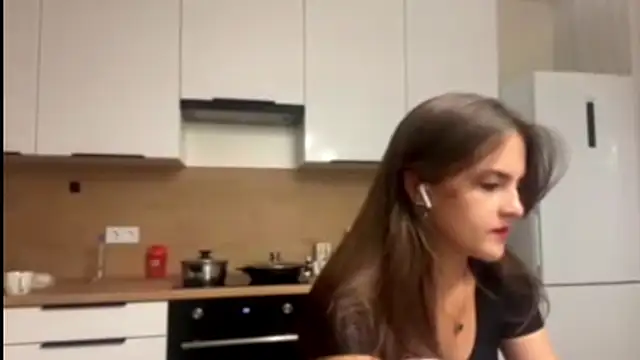 Snapshot of FavorLeila chatting on October 2, 3:30 pm FavorLeila online show from October 2, 3:30 pm