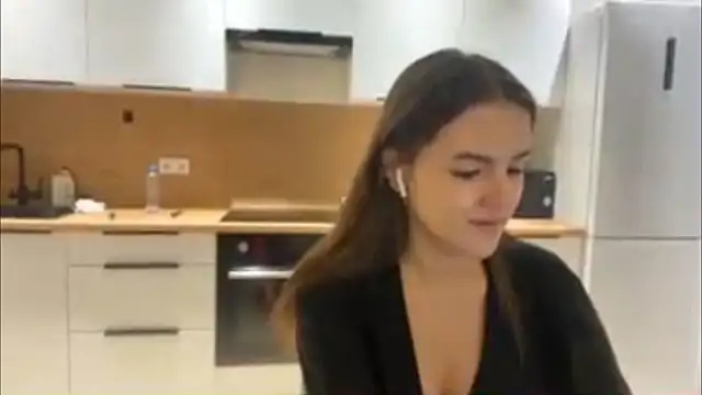 Snapshot of FavorLeila chatting on October 27, 2:10 pm FavorLeila online show from October 27, 2:10 pm