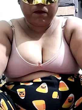 Snapshot of Mmm143 chatting on September 15, 6:19 pm Mmm143 online show from September 15, 6:19 pm