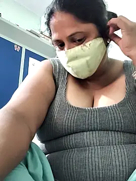 Snapshot of Mmm143 chatting on November 14, 5:39 am Mmm143 online show from November 14, 5:39 am