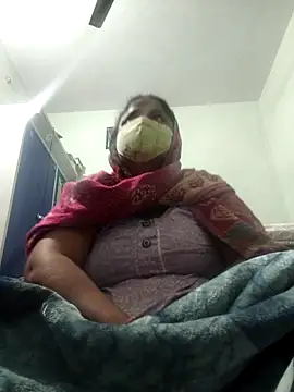 Snapshot of Mmm143 chatting on November 16, 1:22 am Mmm143 online show from November 16, 1:22 am