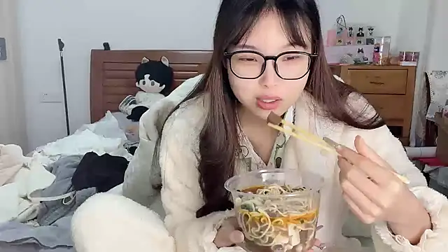 Akong11 online show from November 25, 2:44 am