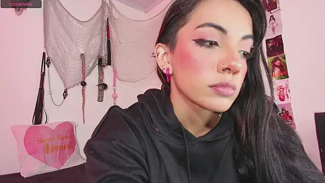 Snapshot of agathaaiko6 chatting on December 3, 12:51 am agathaaiko6 online show from December 3, 12:51 am