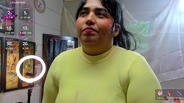 Snapshot of Girl_luna_ chatting on September 19, 6:41 pm Girl luna online show from September 19, 6:41 pm