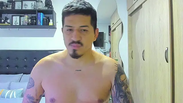 Snapshot of Arnolwilliams chatting on October 23, 12:21 am Arnolwilliams online show from October 23, 12:21 am