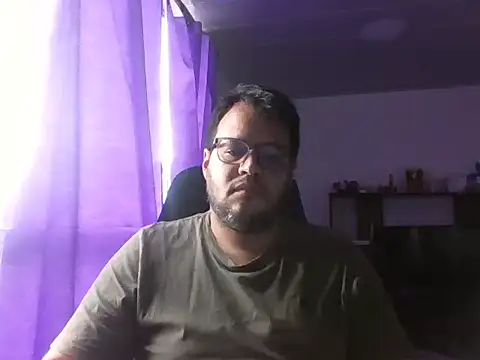 Snapshot of Alpha-Bear chatting on September 25, 6:55 pm Alpha-Bear online show from September 25, 6:55 pm