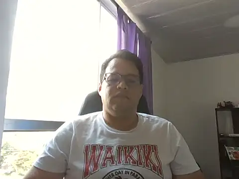 Snapshot of Alpha-Bear chatting on September 27, 5:07 pm Alpha-Bear online show from September 27, 5:07 pm