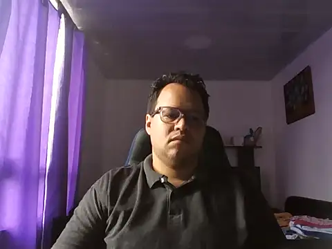 Snapshot of Alpha-Bear chatting on September 29, 4:23 pm Alpha-Bear online show from September 29, 4:23 pm