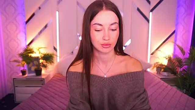 CherryyLulu online show from December 1, 8:30 am