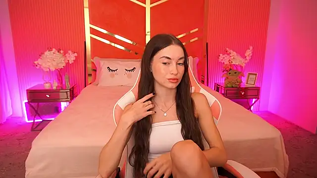 CherryyLulu online show from December 3, 8:45 am