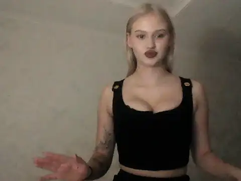 Snapshot of Davirah chatting on November 14, 5:44 pm Davirah online show from November 14, 5:44 pm