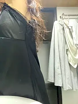 Snapshot of Bella_sexy98 chatting on October 23, 3:17 am Bella sexy98 online show from October 23, 3:17 am