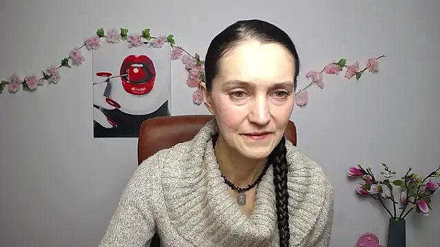 Snapshot of TayaFinch chatting on November 10, 1:32 pm TayaFinch online show from November 10, 1:32 pm