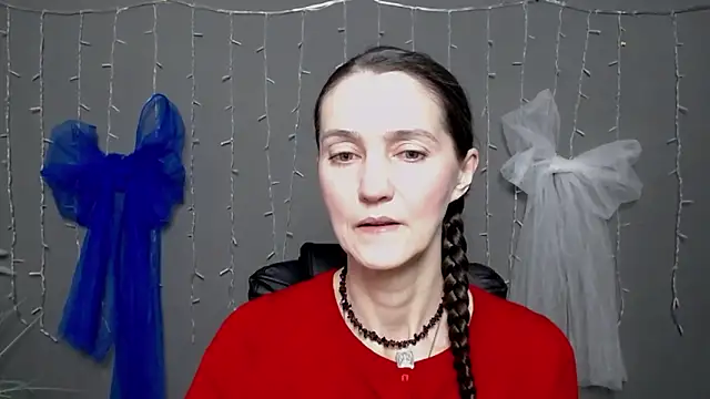 Snapshot of TayaFinch chatting on December 5, 7:17 am TayaFinch online show from December 5, 7:17 am