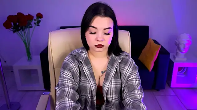 leslierowe  online show from September 18, 12:07 pm