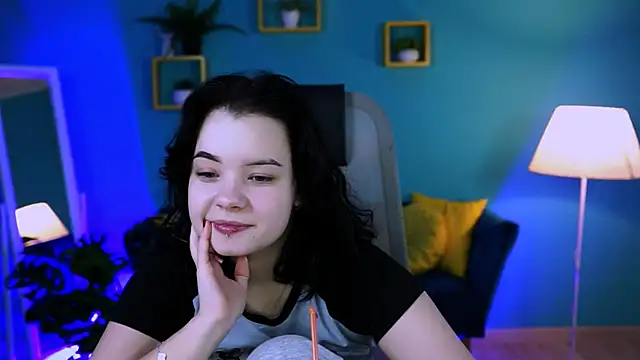 leslierowe  online show from November 4, 8:19 pm