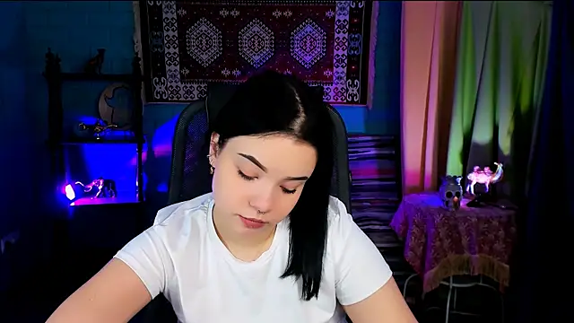 leslierowe  online show from November 29, 1:25 pm