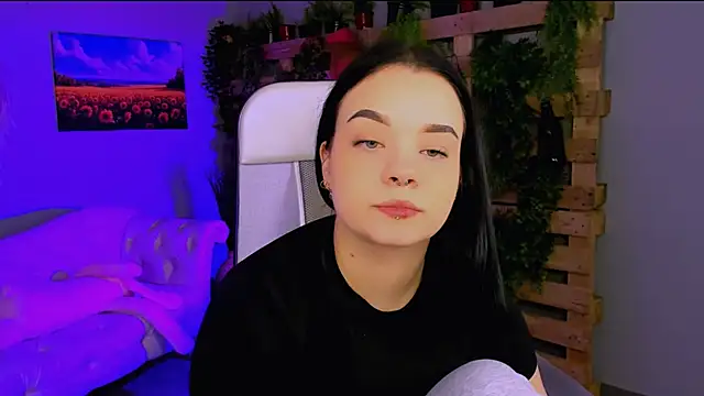 leslierowe  online show from December 5, 12:25 pm